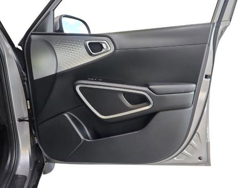 Certified 2023 Kia Soul LX w/ LX Technology Package FWD image 23