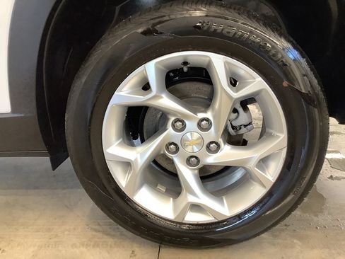 Used 2024 Chevrolet Trax LS w/ LS Convenience Package FWD image 23