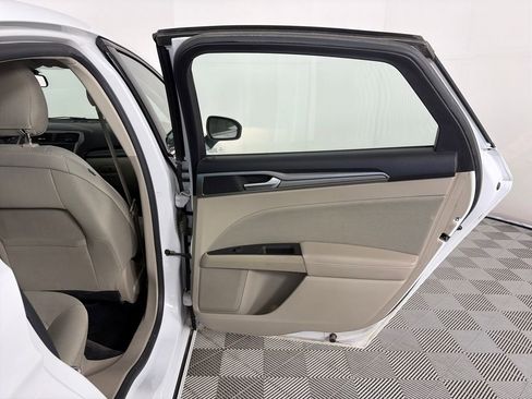 Used 2018 Ford Fusion SE image 28