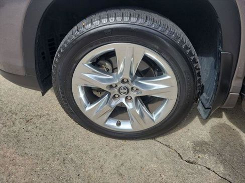 Certified 2019 Toyota Highlander Limited AWD/4WD image 34