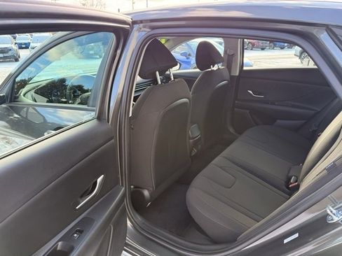 Used 2025 Hyundai Elantra Blue image 17