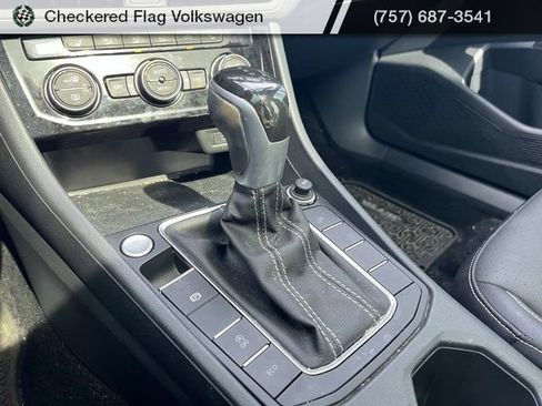 Used 2022 Volkswagen Jetta SE FWD image 40