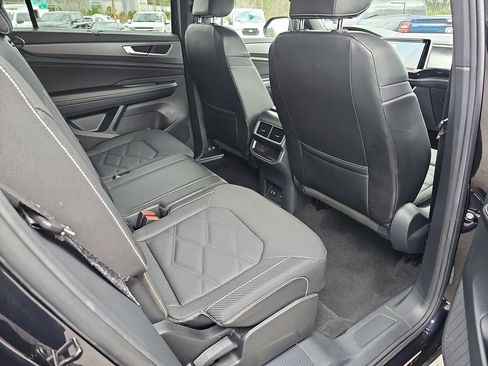 Used 2024 Volkswagen Atlas Cross Sport SE image 14