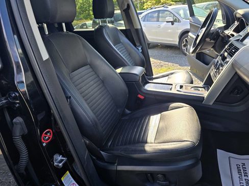 Used 2018 Land Rover Discovery Sport HSE Luxury image 37