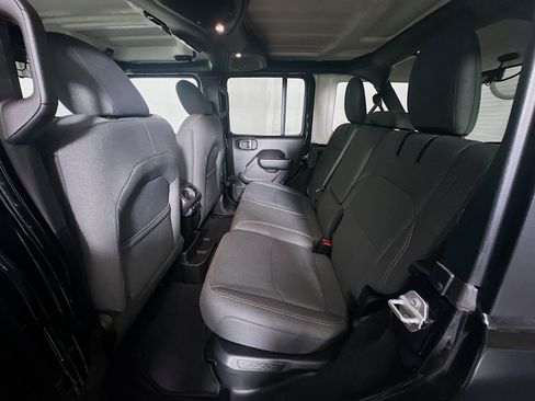 Used 2025 Jeep Wrangler Willys image 25