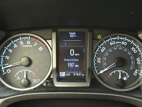 Used 2018 Toyota Tacoma TRD Sport image 17