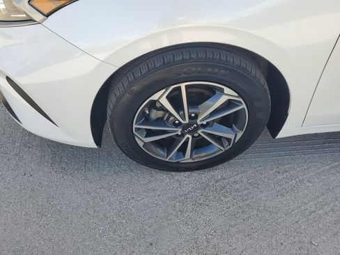 Used 2022 Kia Forte LXS image 17