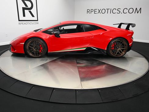 Used 2018 Lamborghini Huracan Performante AWD/4WD image 6