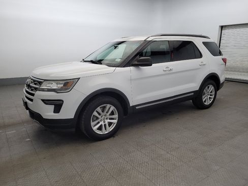 Used 2018 Ford Explorer XLT AWD/4WD image 2