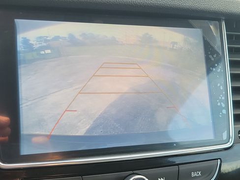 Used 2018 Buick Encore Essence w/ Experience Buick Package image 27