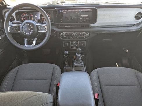 Used 2025 Jeep Wrangler Unlimited Sahara AWD/4WD image 15