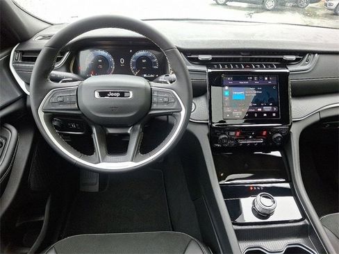 New 2025 Jeep Grand Cherokee Altitude w/ MOPAR Finishing Package image 7