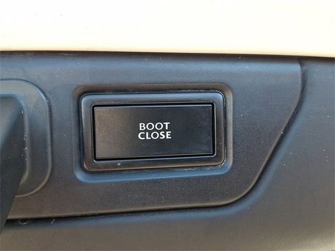 Used 2014 Bentley Mulsanne image 34