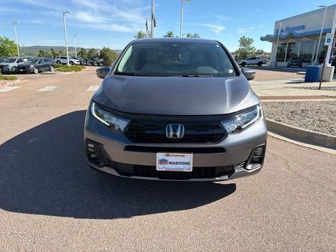 Used 2025 Honda Odyssey Touring image 2