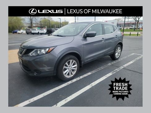 Used 2018 Nissan Rogue Sport S w/ S Appearance Package AWD/4WD image 1
