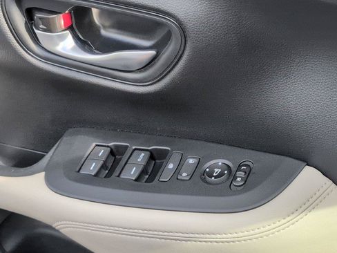 Used 2025 Honda HR-V LX image 20