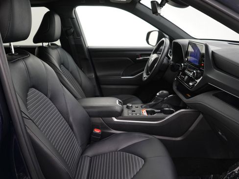 Used 2025 Toyota Highlander XSE image 11