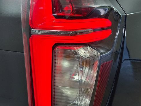 Used 2024 Chevrolet Suburban Z71 AWD/4WD image 31