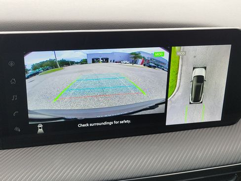 Certified 2025 Nissan Kicks SR FWD image 28