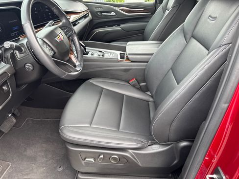 Used 2024 Cadillac Escalade Luxury AWD/4WD image 23