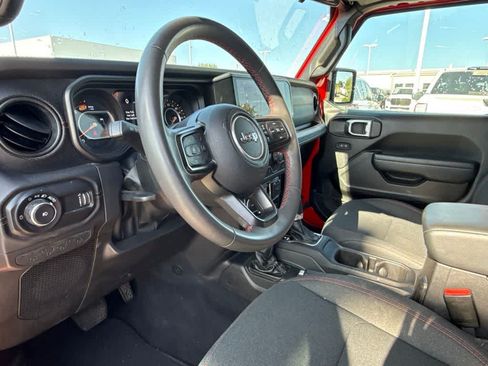 Used 2025 Jeep Wrangler Unlimited Rubicon AWD/4WD image 15