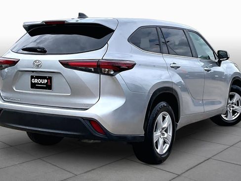 Certified 2024 Toyota Highlander LE FWD image 13