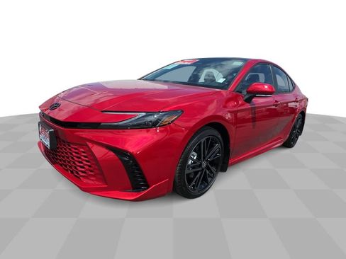 Used 2025 Toyota Camry XSE FWD image 4