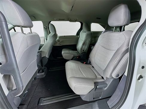 Used 2021 Toyota Sienna LE image 27