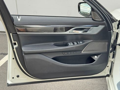 Used 2019 BMW 740i RWD image 45