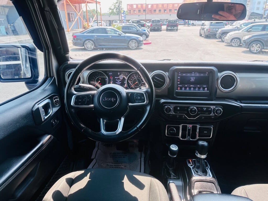 Used 2018 Jeep Wrangler Unlimited Sahara AWD/4WD image 10