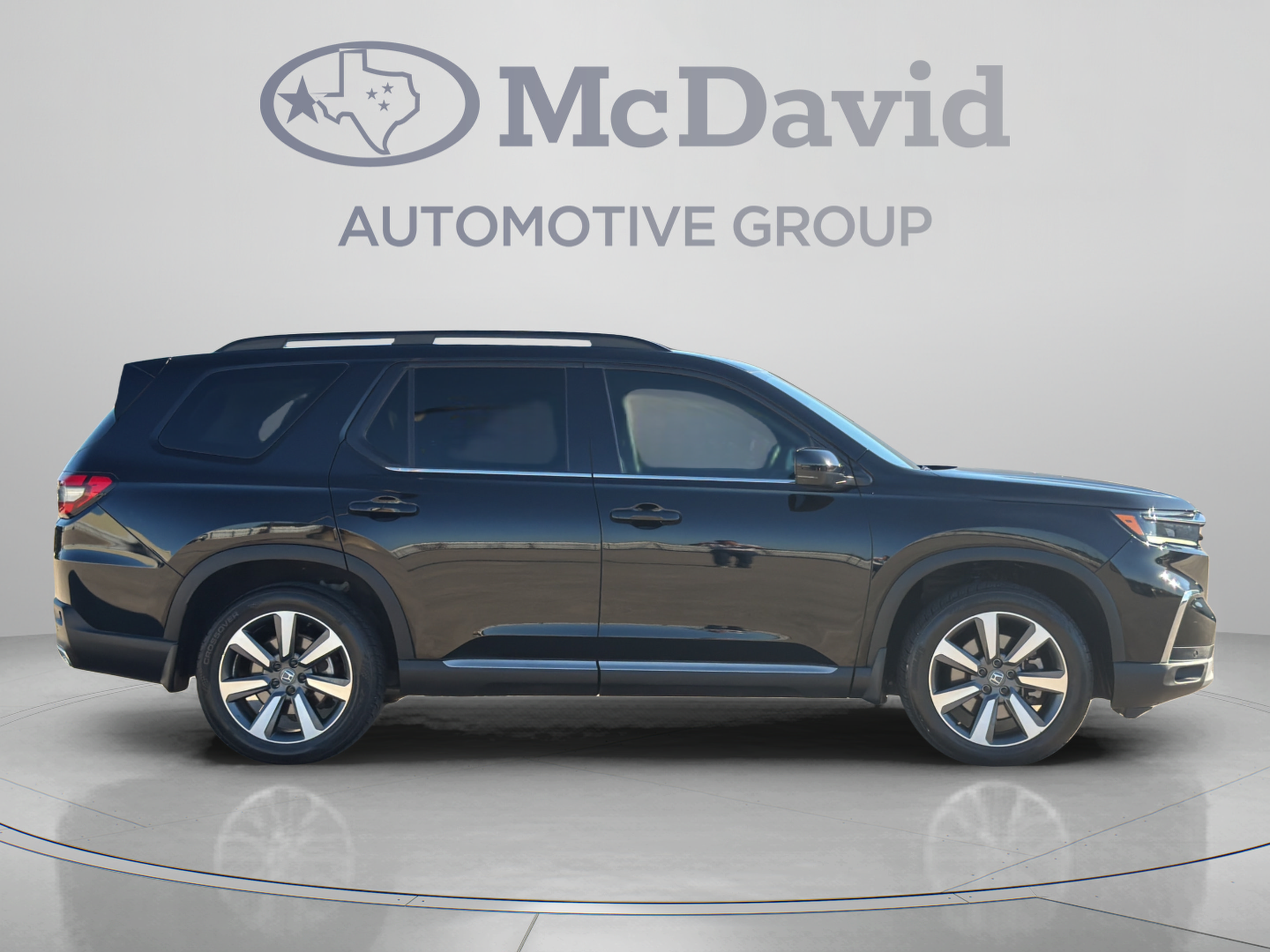 Used 2025 Honda Pilot Touring image 7