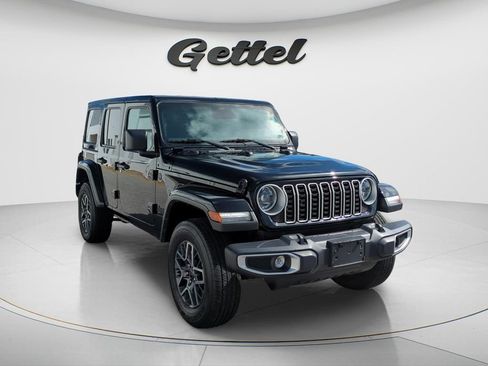 Used 2025 Jeep Wrangler Unlimited Sahara AWD/4WD image 3