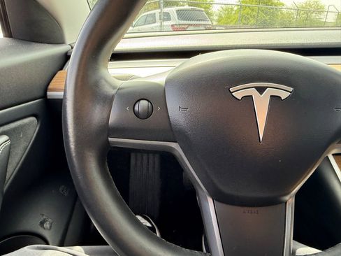 Used 2019 Tesla Model 3 Standard Range image 18