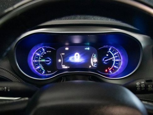 Used 2019 Chrysler Pacifica Limited w/ Advanced Safetytec Group image 29