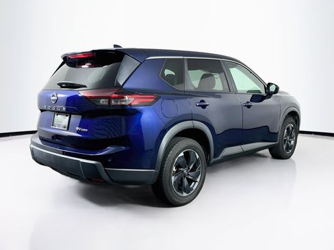 Used 2024 Nissan Rogue SV AWD/4WD image 9