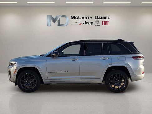 New 2026 Jeep Grand Cherokee Summit w/ Obsidian Package AWD/4WD image 3