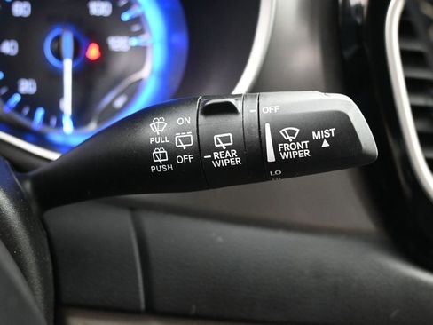 Used 2022 Chrysler Pacifica Touring-L FWD image 22
