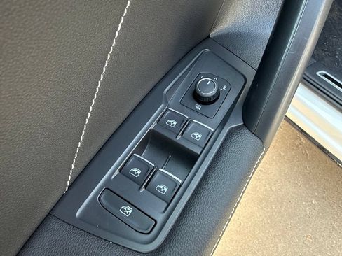 Certified 2023 Volkswagen Tiguan SE R-Line AWD/4WD image 11