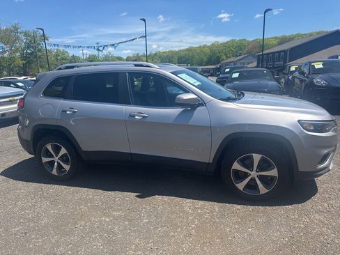 Used 2019 Jeep Cherokee Limited AWD/4WD image 3