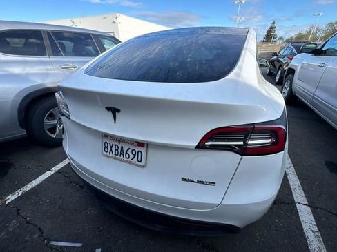 Used 2021 Tesla Model Y Long Range image 4