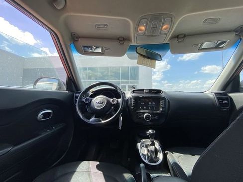 Used 2018 Kia Soul + image 5