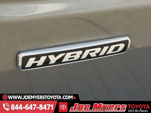 Used 2024 Ford Maverick XLT w/ XLT Luxury Package image 11