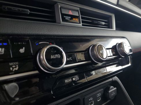 Used 2025 Honda Pilot Black Edition image 28