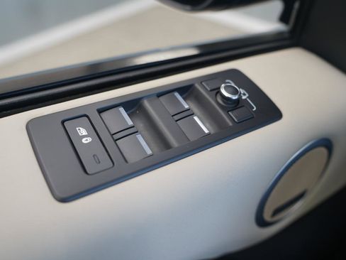 Used 2018 Land Rover Discovery HSE AWD/4WD image 28