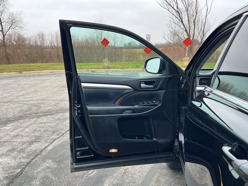 Used 2018 Toyota Highlander XLE image 10