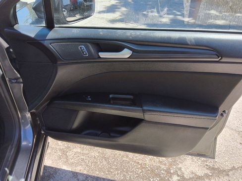 Used 2018 Ford Fusion SE w/ Equipment Group 201A FWD image 28