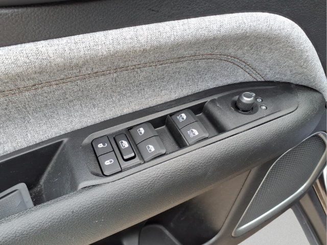 Used 2022 Jeep Compass Latitude AWD/4WD image 16