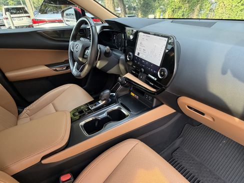 Used 2025 Lexus NX 250 FWD w/ Towing Package (2000 Lbs) image 45