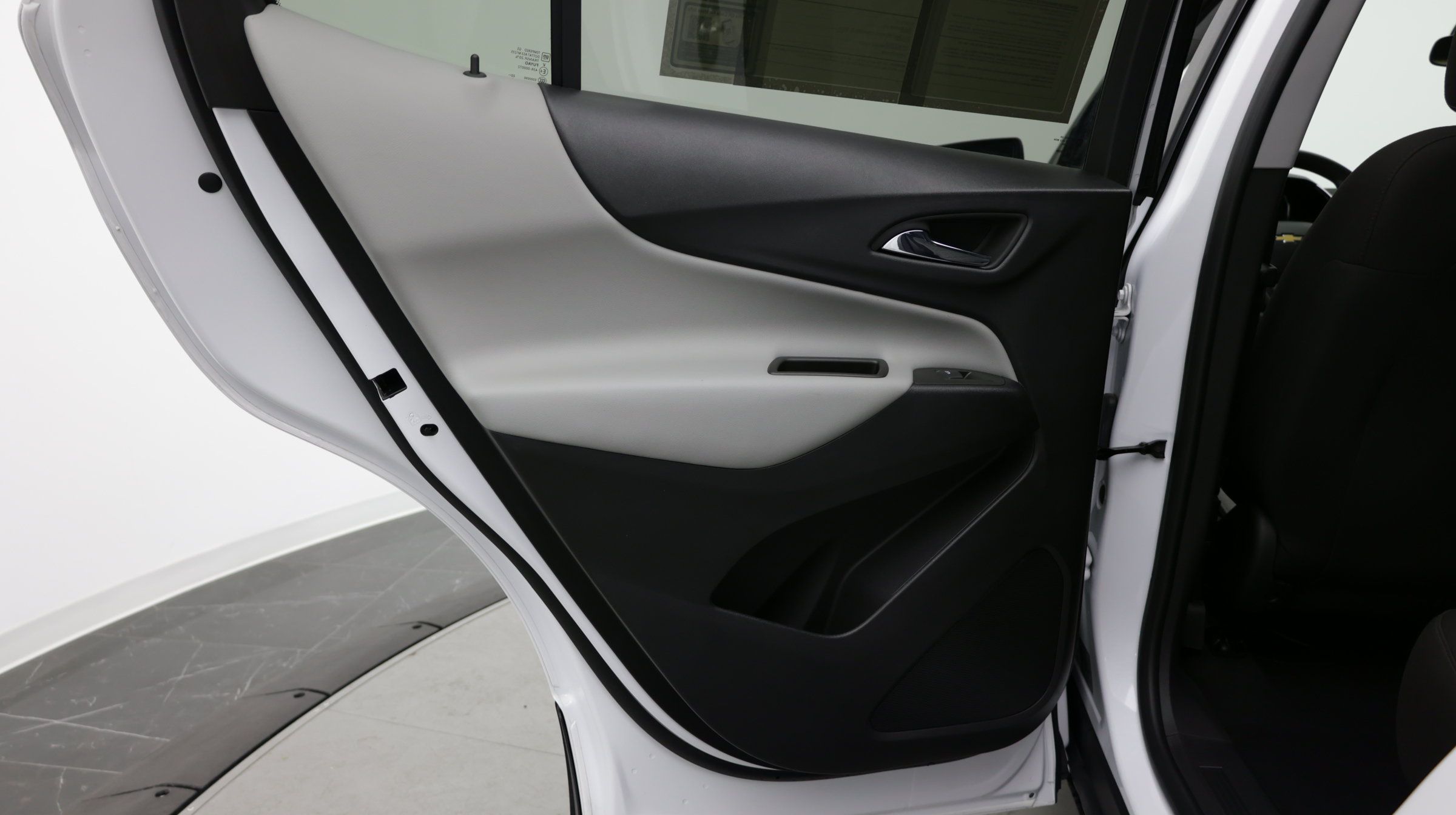 Used 2023 Chevrolet Equinox LS FWD image 27
