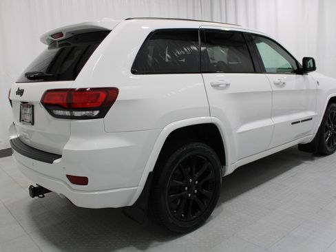 Used 2019 Jeep Grand Cherokee Altitude AWD/4WD image 6